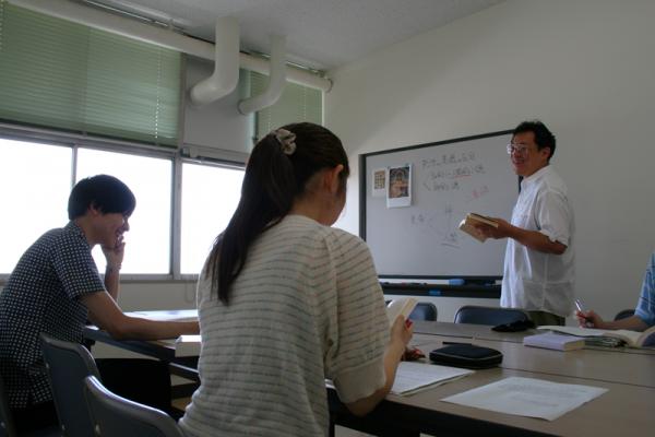 社会環境論のゼミ風景より