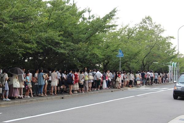 当日の様子（正門付近のバス停）