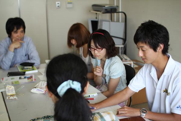 表現文化論コースのゼミ風景より